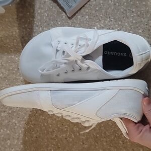Womens white Saguaro barefoot shoes size 7.5-8